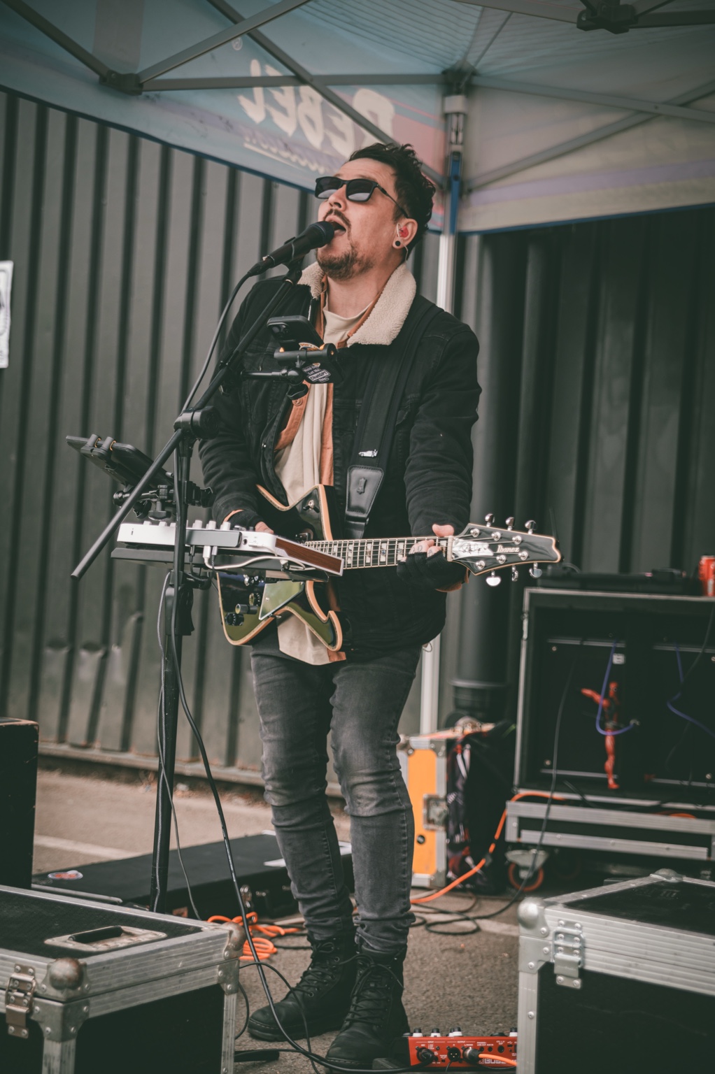 Dave Rutherford on guitar and vocals.